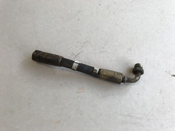 Tube from Pump to self-levelling Valve / Leitung von Pumpe zu Niveau-Regelventil
