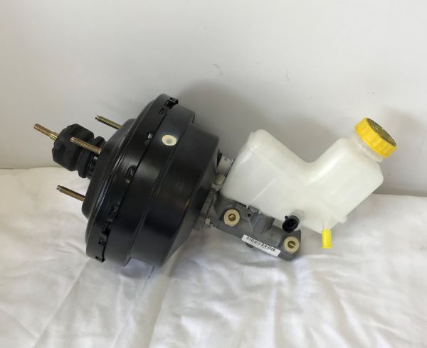 Brake Booster with Main Cylinder and Reservoir / Bremskraftverstärker mit HBZ und Behälter