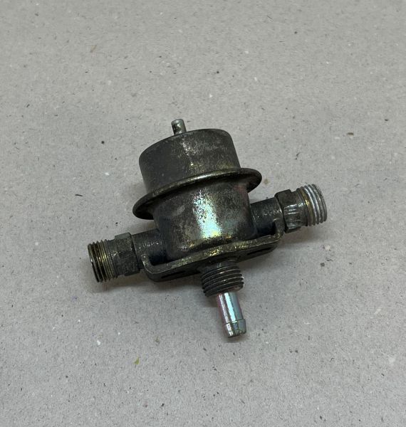 Fuel Pressure Regulator / Kraftstoff Druckregler