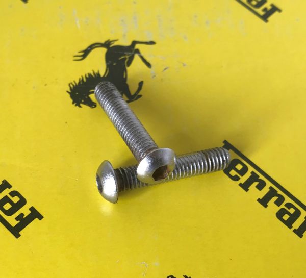 Screw / Schraube