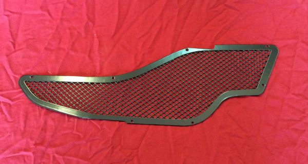 Grille in Rear Bumper - left / Grill in hinterem Stoßfänger - links