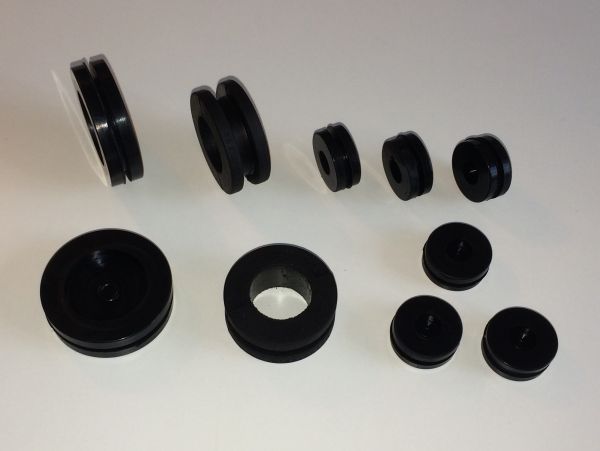 Set of Grommets for Engine Compartment / Satz Durchführungen für Motorraum