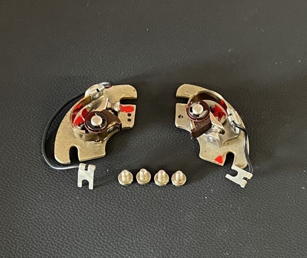Magneti Marelli - Distributor Base Plates (Pair) / Verteiler Grundplatten (Paar)