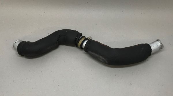 Rear Delivery Pipe - lower / Zuflussleitung hinten unten