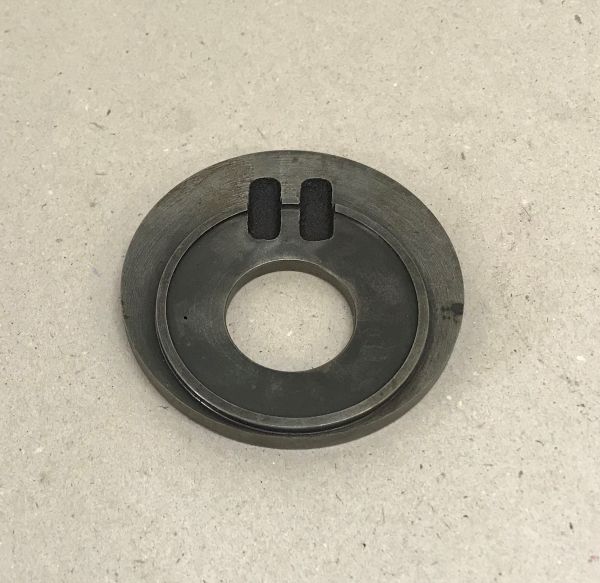 Cover at Oil Pump / Deckel an Ölpumpe