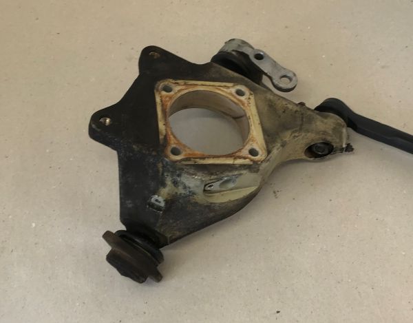 Steering Knuckle - left / Achsschenkel - links