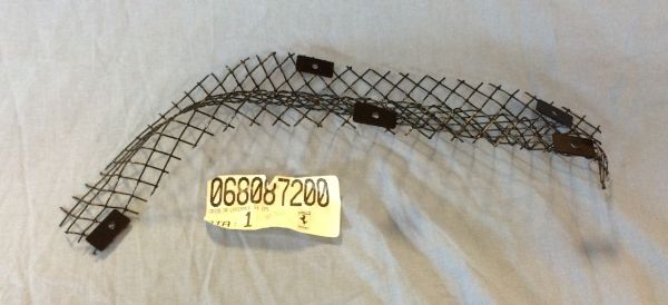 Grille in Front Bumper - left / Grill in Stoßstange vorn - links
