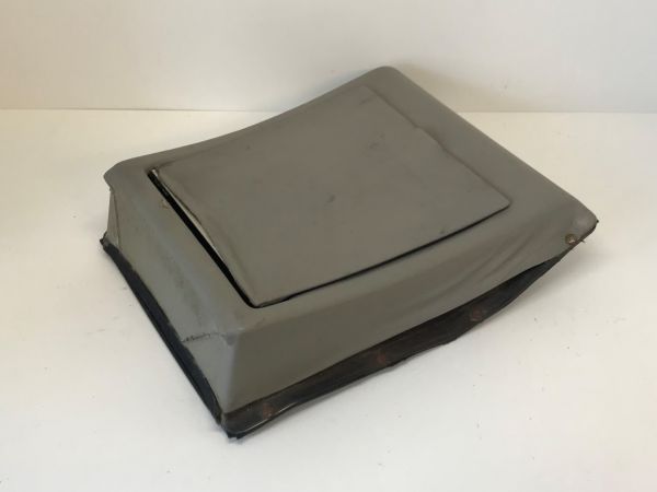 Rear Glovebox - grey / Fach zwischen Rücksitzen - grau