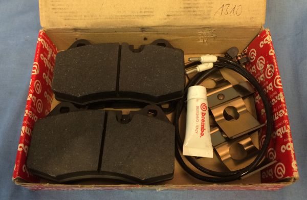 Set of 4 Brake Pads for front Axle / Satz (4) Bremsbeläge vorne