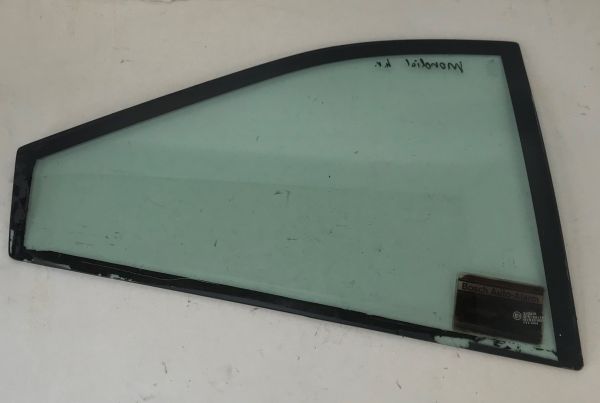 Rear Quarter Glass Green - right / Hintere Seitenscheibe grün - rechts