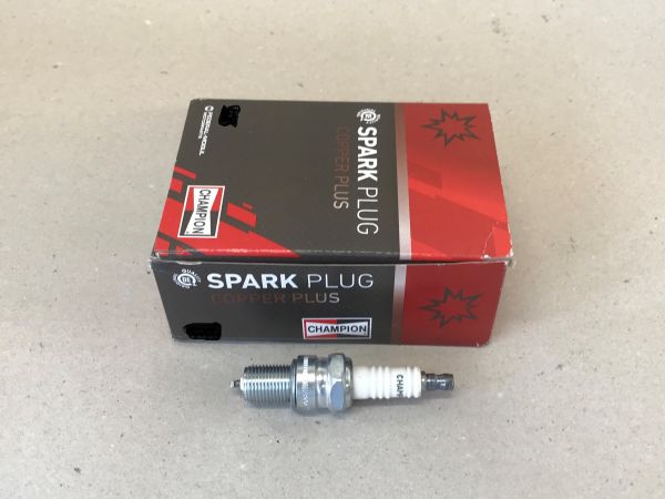 CHAMPION - Spark Plug / Zündkerze