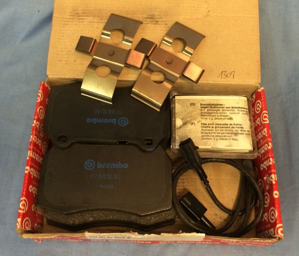 Set of 4 Brake Pads for front Axle / Satz (4) Bremsbeläge vorne