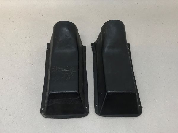 Ferrari 365 GT 2+2 - Pair of Taillight-Covers / Rückleuchten Abdeckungen Paar