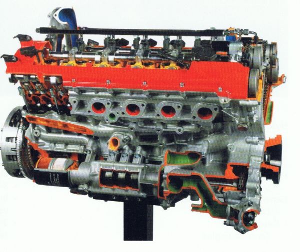 V 12 Cut-Away-Model / V 12 Schnittmodell
