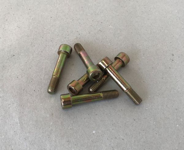 Screw / Schraube