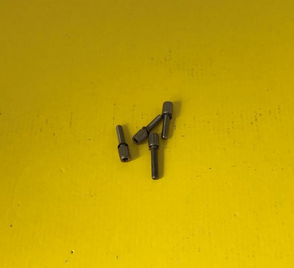 Mounting Screw Tank Connection Pipe / Schraube für Halterung Tankverbindungsrohr