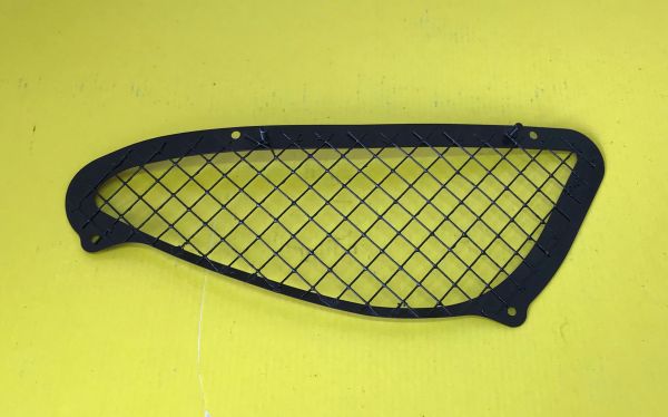 Lower Rearside Air Intake Grille - Right / Unterer Seitlicher Lufteinlass Hinten Rechts