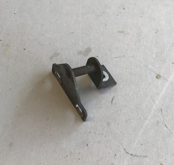 Striker Plate for front Hood / Schlossfalle für Haube vorn