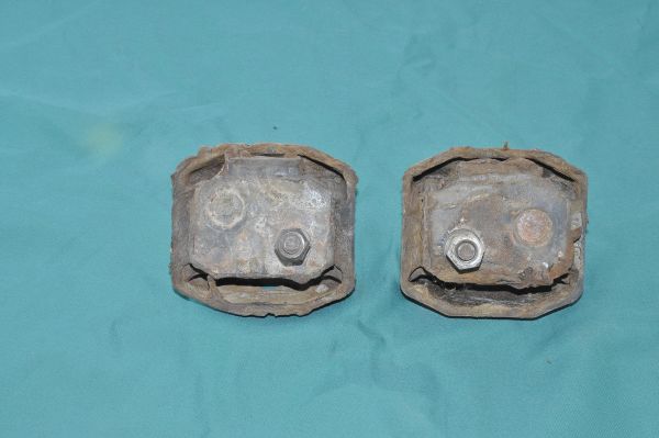 Pair of Rubbermounts / Gummi-Metall Lager - Paar