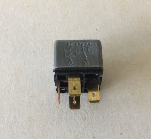 BOSCH 0 332 204 101 - Relay / Relais 20/30A