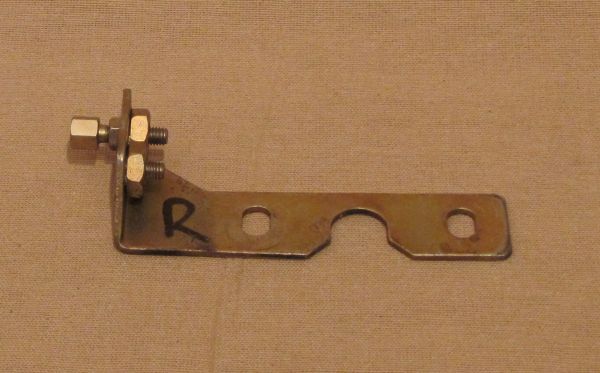 Bracket for Hood Release Cable - right side front / Gegenhalter für Zug zur Haubenentriegelung