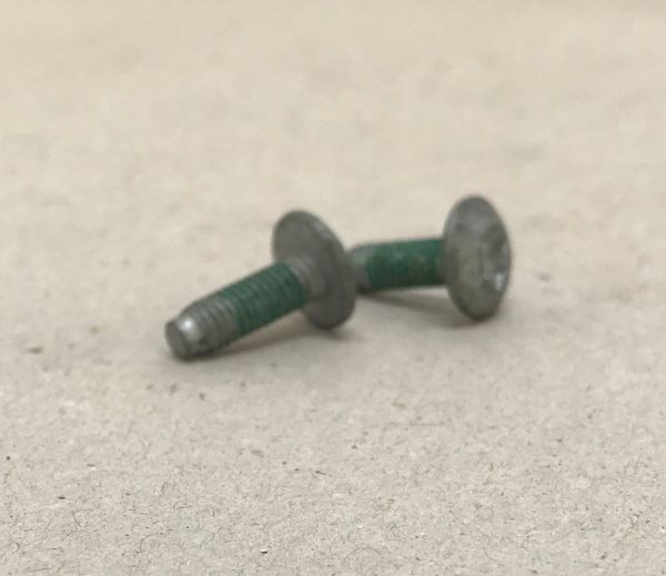 Screw / Schraube