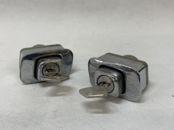 Lamborghini Miura - Pair of Door Locks Chrome / Paar Türschlösser
