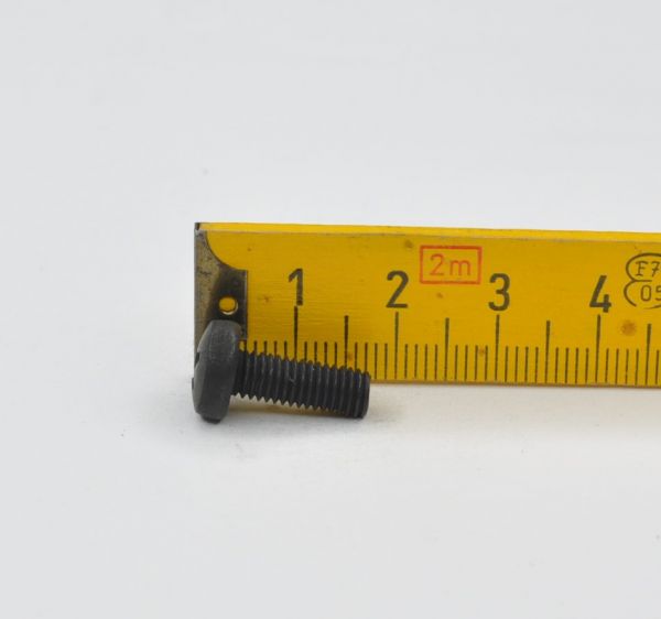 Screw / Schraube