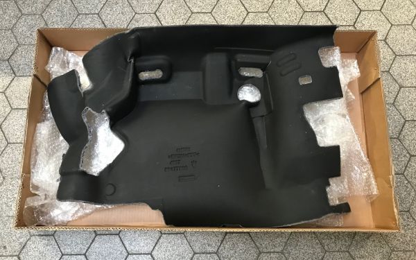 Rear Right Seat Insulation / Sitzdämmung hinten rechts