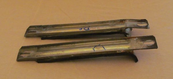 Pair of Tank Support Brackets / Paar Tankhalterungen