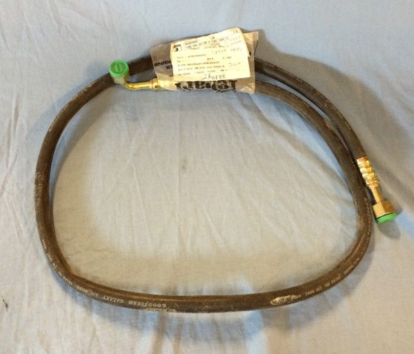 Pipe to Condenser / Leitung zum Kondensator
