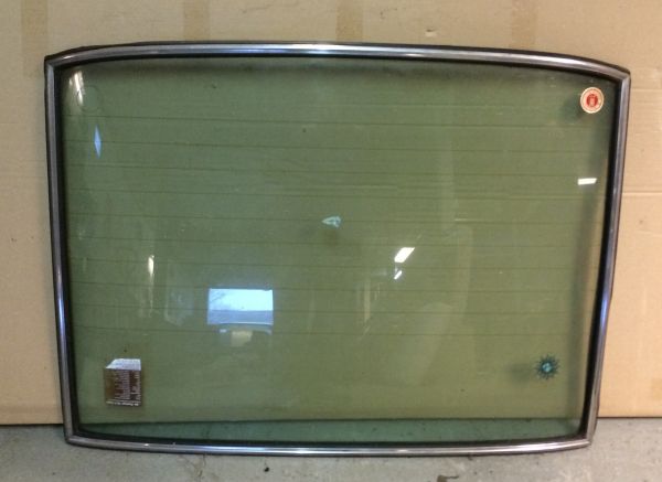 Rear Window Assembly including Chrome Trim / Heckscheibe mit Dichtung und Chrom