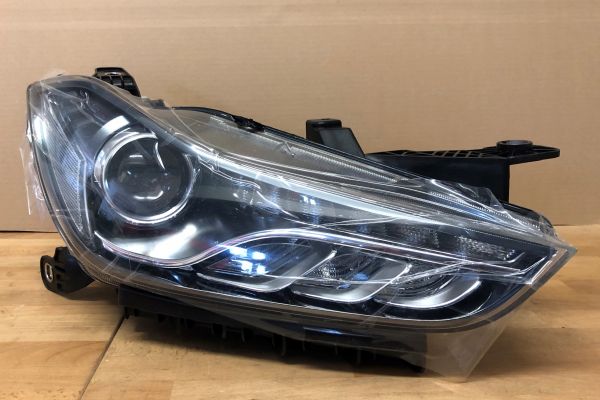 Headlight Right / Scheinwerfer rechts