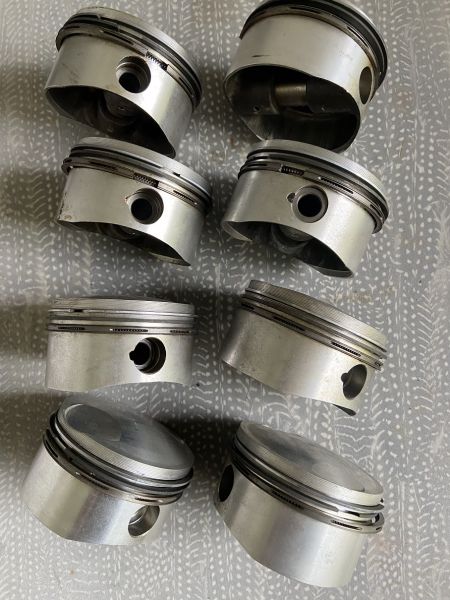 Lamborghini Urraco P250 - Set of 8 Pistons / Satz (8) Kolben