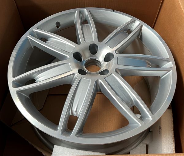 Maserati Quattroporte 20" - Front Wheel Rim / Felge vorne