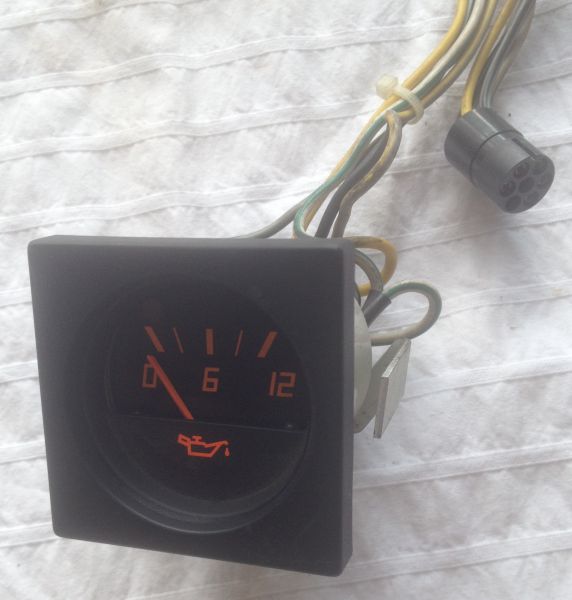Oil Pressure Gauge / Öldruck-Instrument