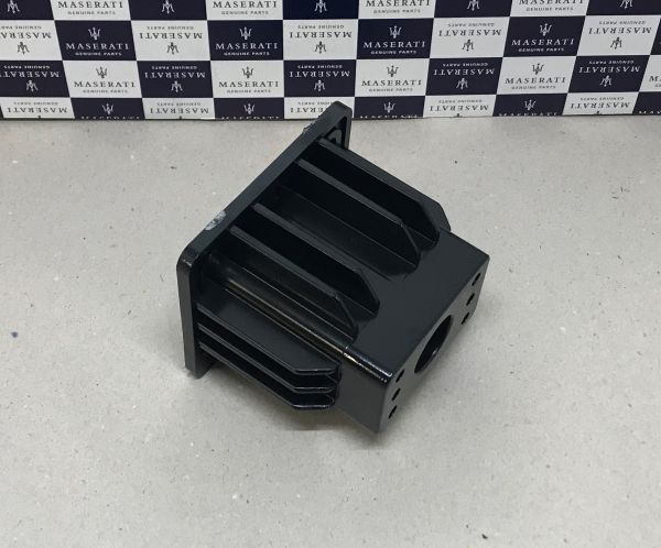 Maserati - Front Jacking Pad / Wagenheberaufnahme vorn
