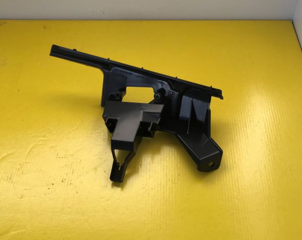 Headlight Washer Bracket - Right / Frontscheinwerfer Waschanlage Halterung Rechts