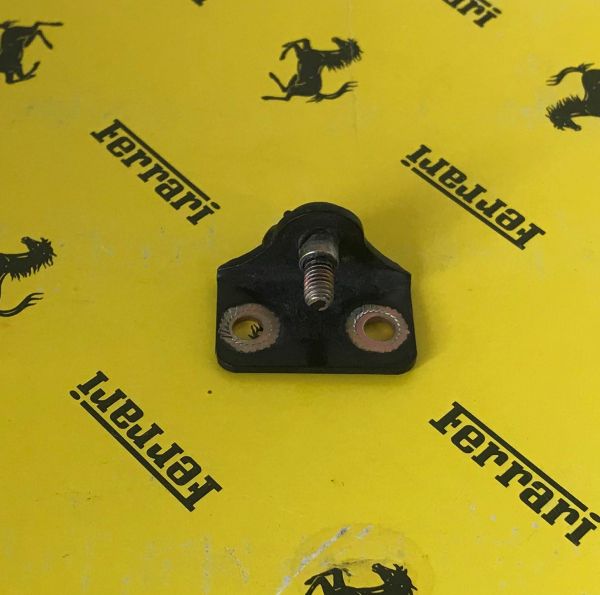 Bracket at Front Hood / Halter an Haube vorne