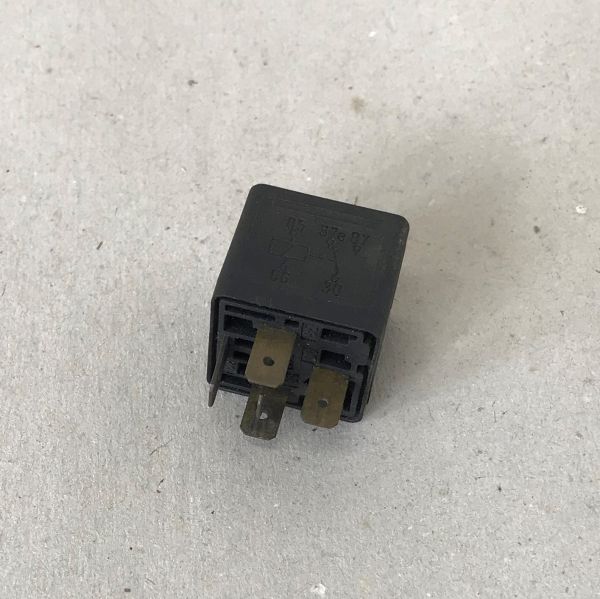 BOSCH 0 332 204 151 - Relay / Relais
