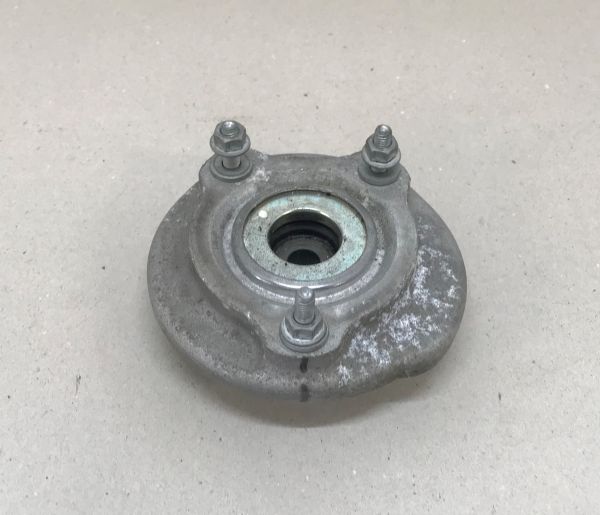 Upper front Shock Absorber Mount / Oberer Halter für Stoßdämpfer vorne