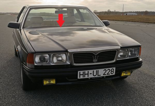 Lower Windscreen Seal / Untere Frontscheiben Dichtung