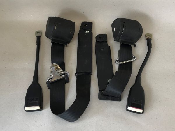 Pair of Safety Belts for Front Seats / Paar Sicherheitsgurte vorne