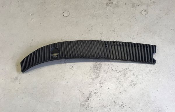 Grille under Windscreen - left / Grill unter Frontscheibe - links