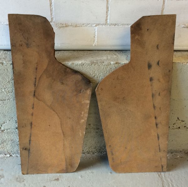 Pair of Fueltank Covers in Trunk / Paar Tankabdeckungen im Kofferraum