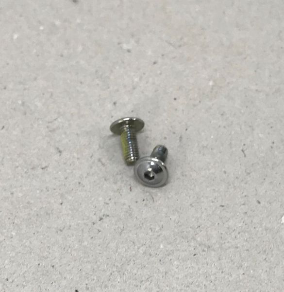 Screw / Schraube