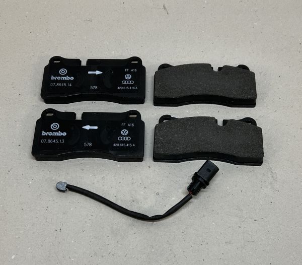 Set of 4 Brake Pads for rear Axle / Satz (4) Bremsbeläge hinten