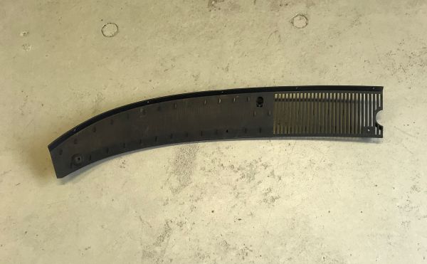 Grille under Windscreen - right / Grill unter Frontscheibe - rechts