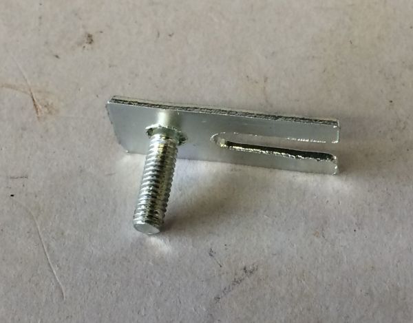 Bracket at End of Sill-Chrome / Befestigung am Ende der Schwellerleiste