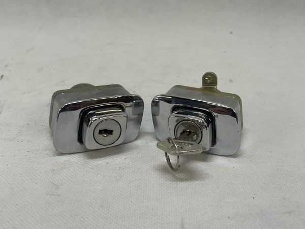 Lamborghini Miura - Pair of Door Locks Chrome / Paar Türschlösser